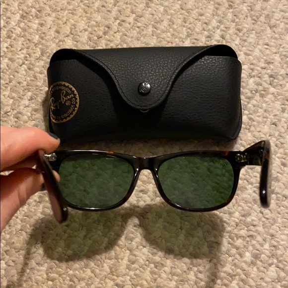 Wayfarer Ray Ban Sunglasses - Picture 4 of 7